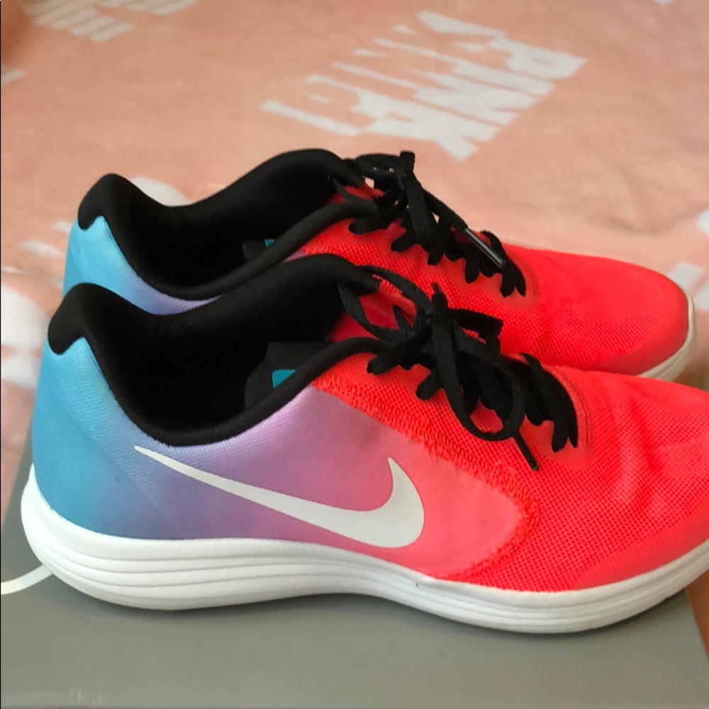 Nike pink purple and blue ombré tennis shoes